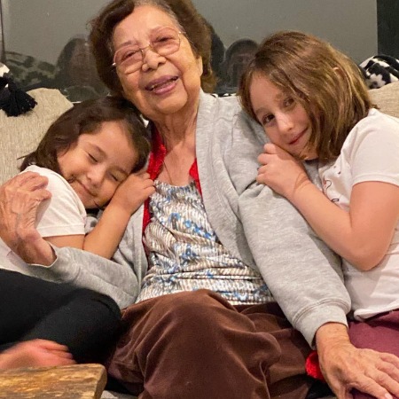 Madeline Robbie Schneider and her sister Miranda Scarlett Schneider with their grandmother. 